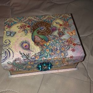 Jewelry box
